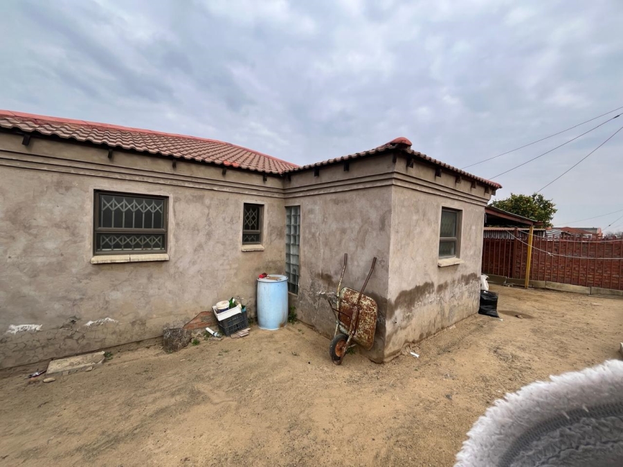 3 Bedroom Property for Sale in Selosesha Free State